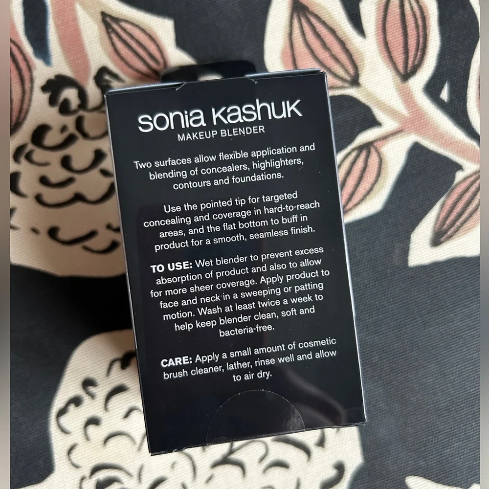 Sonia Kashuk Makeup Blender & Velvet Powder Puff Set New In Box